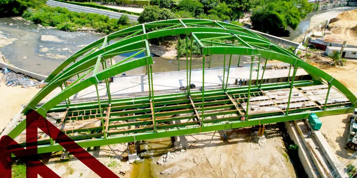 Puente Vehicular en arco para Inversiones CCO por Metalteco